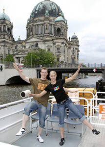 010708_Balancieren_Dom Fit durch Berlin III